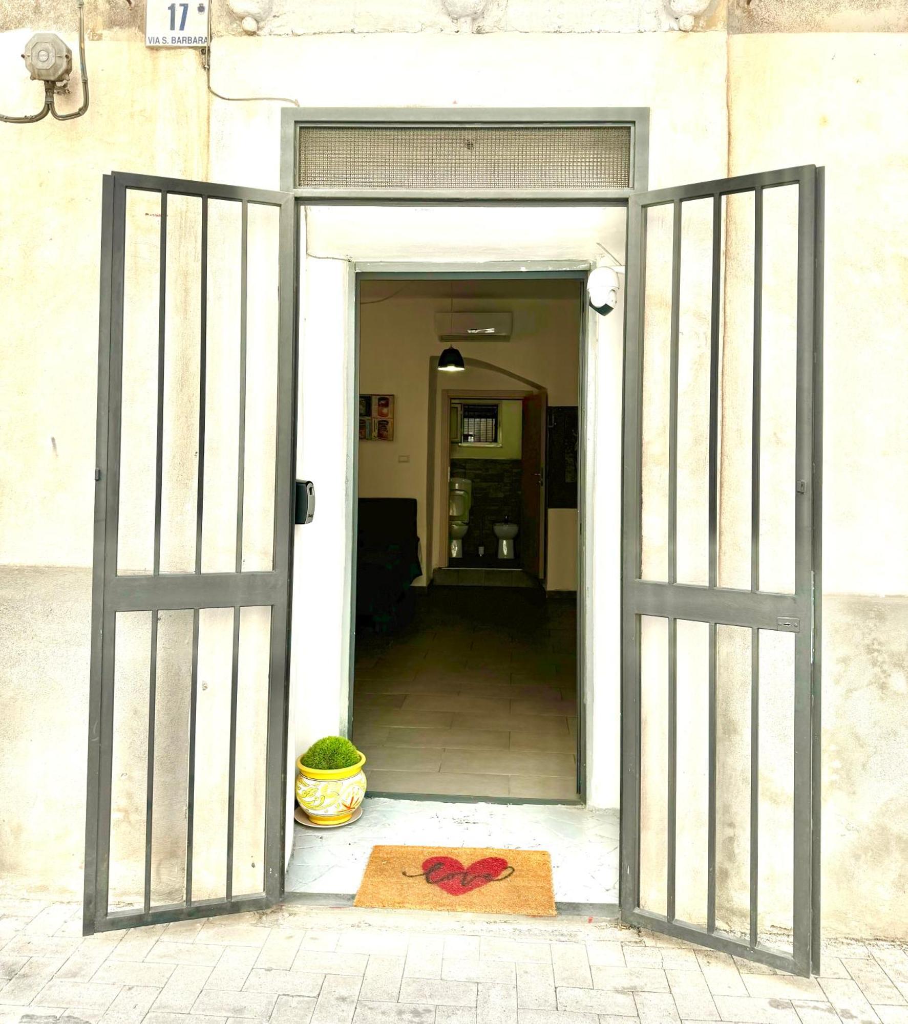 Casa Barbara 15-17 Apartment Catania Bagian luar foto